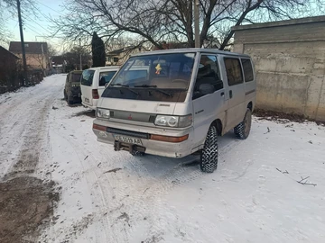 Авто Mitsubishi Delica 1992 № 8409365