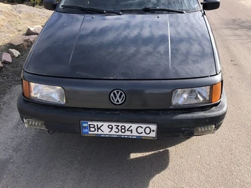 Авто Volkswagen Passat Sedan 1990 № 8409373
