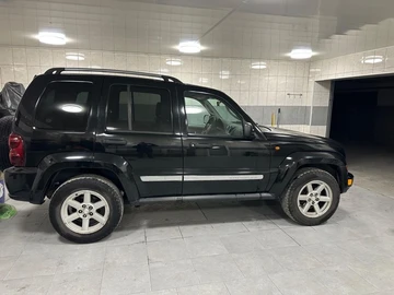 Авто Jeep Liberty 2005 № 8410464