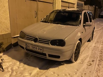 Авто Volkswagen Golf 2000 № 8411347