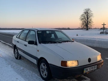 Авто Volkswagen Passat Sedan 1992 № 8412591