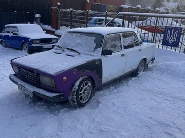 Авто ВАЗ 2107 1993 № 8412749