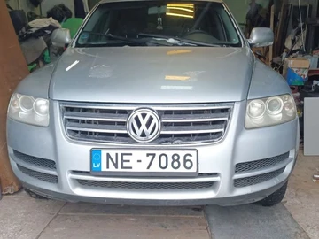 Авто Volkswagen Touareg 2004 № 8418211