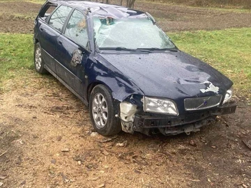 Авто Volvo V40 Kombi 2000 № 8419424
