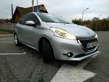 Авто Peugeot 208 2013 № 8419744