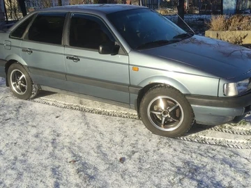 Авто Volkswagen Passat Sedan 1989 № 8420998