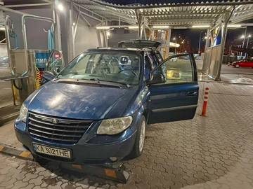 Авто Chrysler Voyager 2005 № 8421009