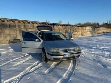 Авто Volkswagen Golf 2000 № 8421994