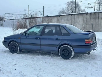 Авто Volkswagen Passat Sedan 1993 № 8422904