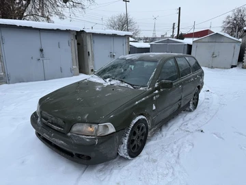 Авто Volvo V40 Kombi 2001 № 8423244