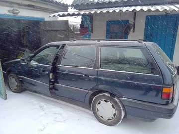 Авто Volkswagen Passat Variant 1993 № 8423366