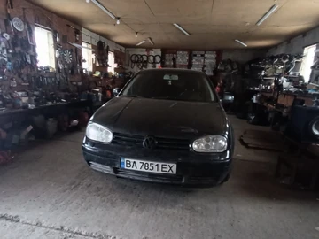 Авто Volkswagen Golf 2001 № 8425357