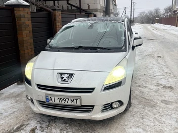 Авто Peugeot 5008 2011 № 8428399