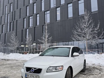 Авто Volvo V50 2012 № 8428695