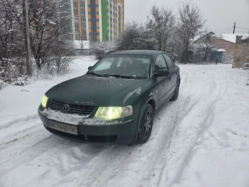 Авто Volkswagen Passat Sedan 2000 № 8430048