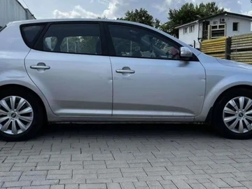 Авто KIA Cee X27 D 2009 № 8430049