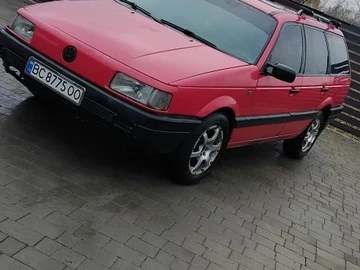 Авто Volkswagen Passat Variant 1990 № 8436191