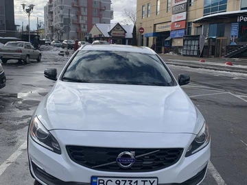 Авто Volvo V60 2015 № 8436760
