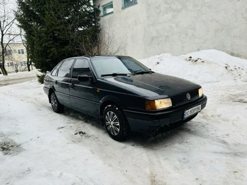 Авто Volkswagen Passat Sedan 1992 № 8438265