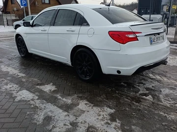 Авто Chrysler 200 2013 № 8438293