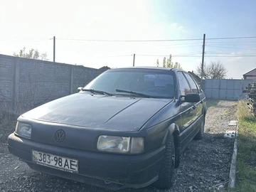 Авто Volkswagen Passat Sedan 1988 № 8439601