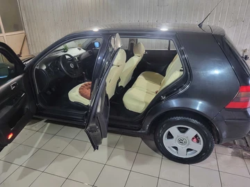 Авто Volkswagen Golf 2000 № 8440227