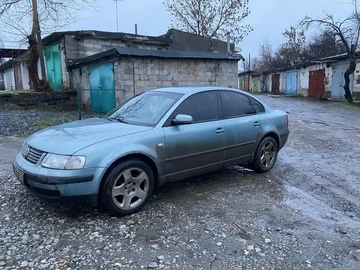 Авто Volkswagen Passat Sedan 2000 № 8441303