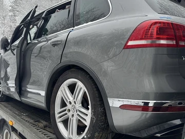 Авто Volkswagen Touareg 2017 № 8444331