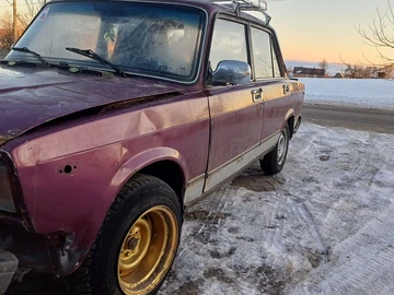 Авто ВАЗ 2107 1993 № 8444451