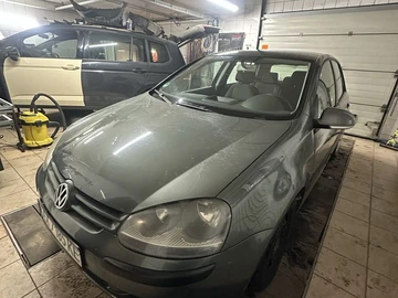 Авто Volkswagen Golf 2004 № 8447394