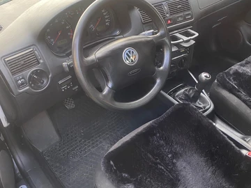 Авто Volkswagen Golf 2000 № 8450578