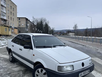 Авто Volkswagen Passat Sedan 1990 № 8451062