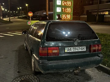 Авто Volkswagen Passat Variant 1994 № 8454123
