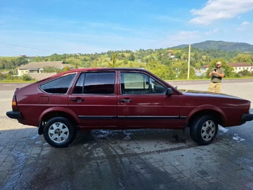 Авто Volkswagen Passat Sedan 1985 № 8454325