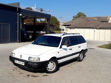 Авто Volkswagen Passat Variant 1992 № 8455606