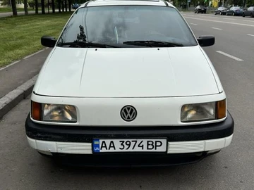 Авто Volkswagen Passat Sedan 1992 № 8455812