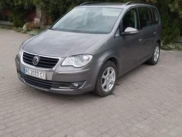Авто Volkswagen Touran 2010 № 8456110