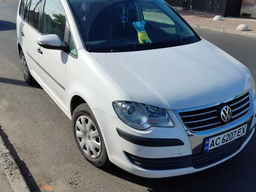 Авто Volkswagen Touran 2010 № 8456808