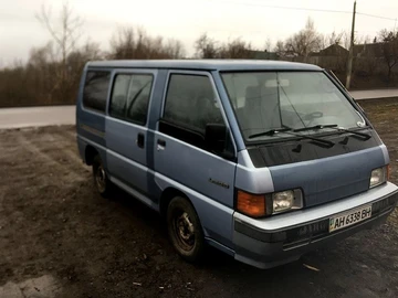 Авто Mitsubishi Delica 1989 № 8461070