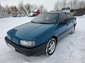 Авто Volkswagen Passat Sedan 1992 № 8467844