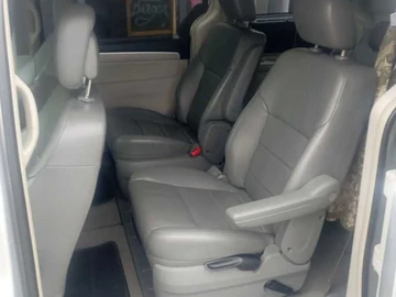Авто Volkswagen Routan 2010 № 8469338