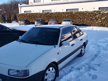 Авто Volkswagen Passat Sedan 1993 № 8469795