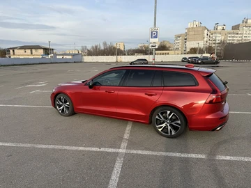 Авто Volvo V60 2021 № 8472902
