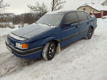 Авто Volkswagen Passat Sedan 1989 № 8475459