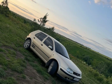 Авто Volkswagen Golf 2000 № 8476528