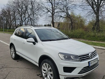 Авто Volkswagen Touareg 2015 № 8476827