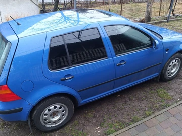 Авто Volkswagen Golf 2000 № 8477551