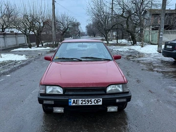 Авто Mazda 323 1988 № 8480127