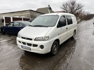 Авто Hyundai H200 2000 № 8480478