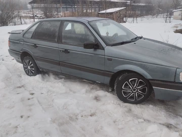 Авто Volkswagen Passat Sedan 1988 № 8481313